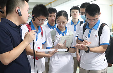 玉環中學學子來訪